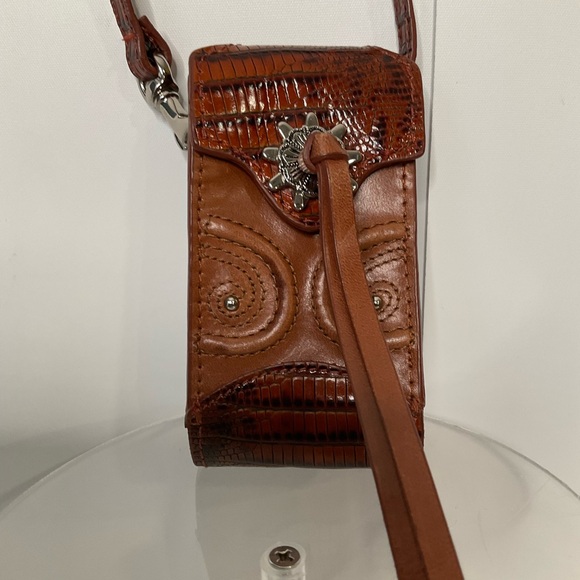 Ariat Brown Leather 4.5”Lx3”W Snap Close Case w/Silver Hardware, Tassel & Strap - Picture 3 of 16